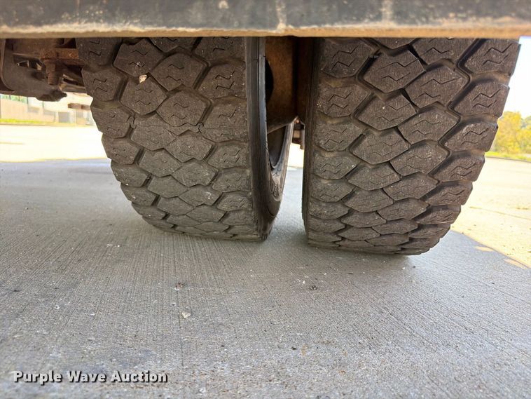 image for item FU4774 2013 Ford F450 Super Duty dump flatbed truck