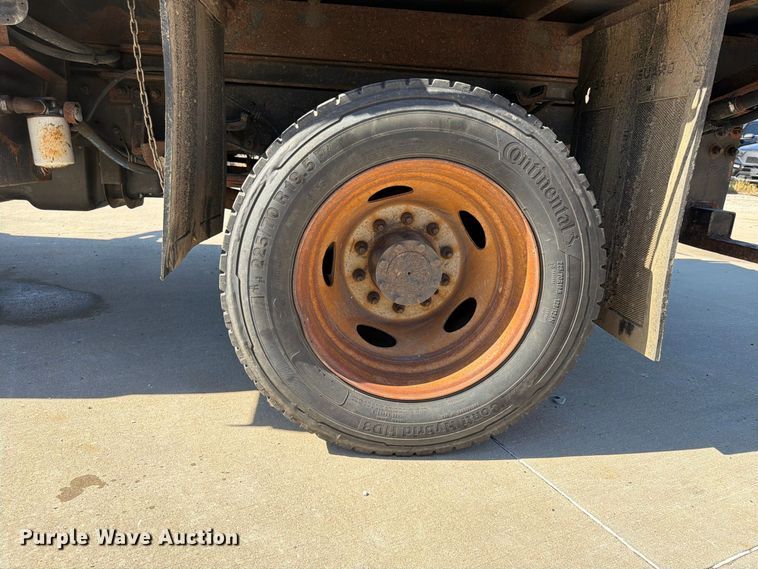 image for item FU4774 2013 Ford F450 Super Duty dump flatbed truck