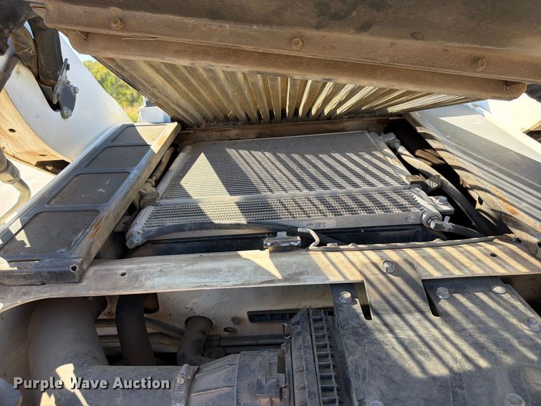 image for item FU4775 2018 Bobcat S650 skid steer loader