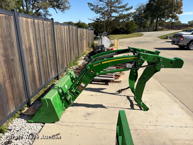 image for item FU4826 2018 John Deere 320R loader
