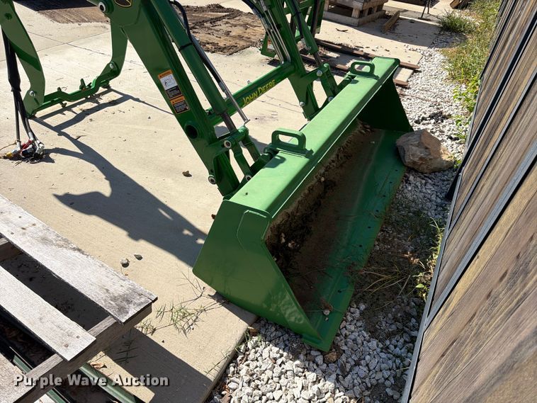 image for item FU4826 2018 John Deere 320R loader