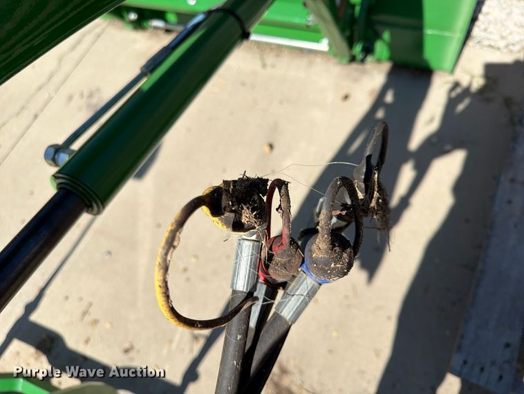 image for item FU4826 2018 John Deere 320R loader