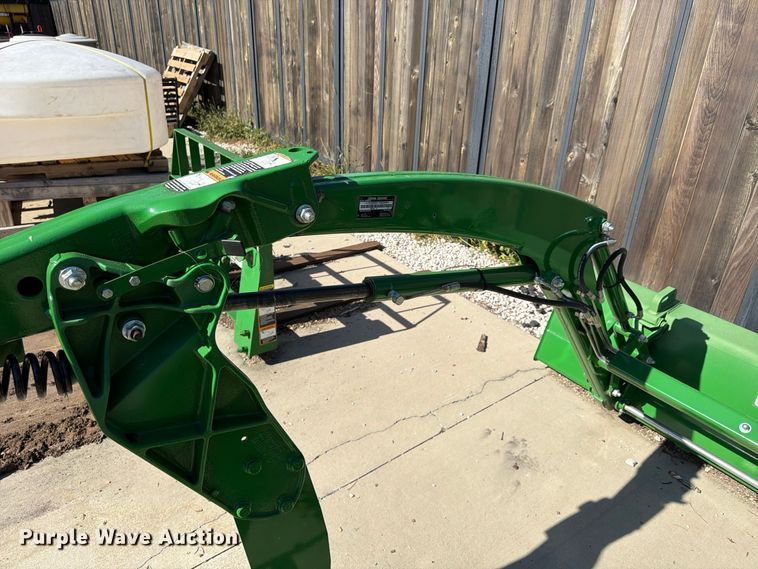 image for item FU4826 2018 John Deere 320R loader