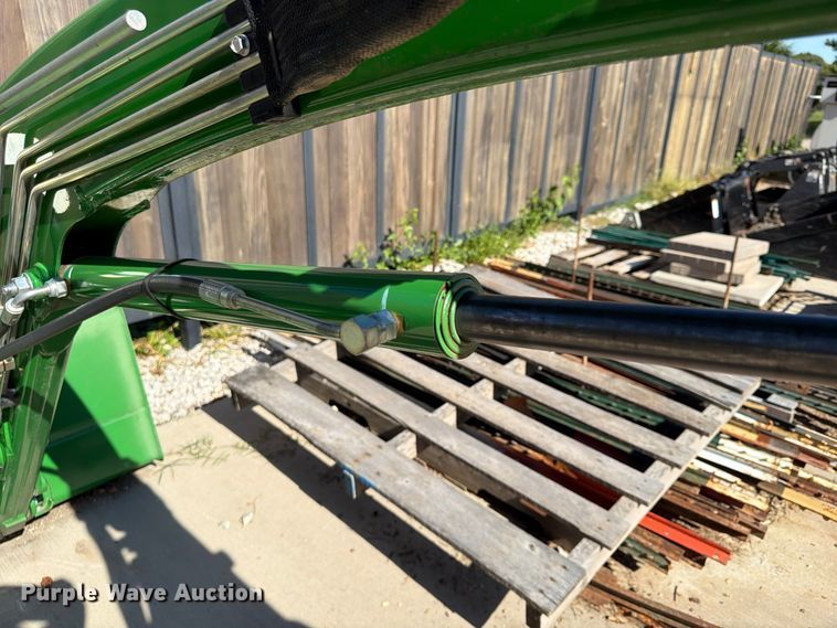 image for item FU4826 2018 John Deere 320R loader