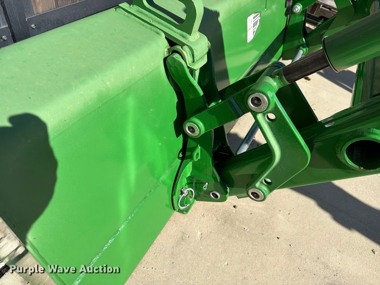 image for item FU4826 2018 John Deere 320R loader