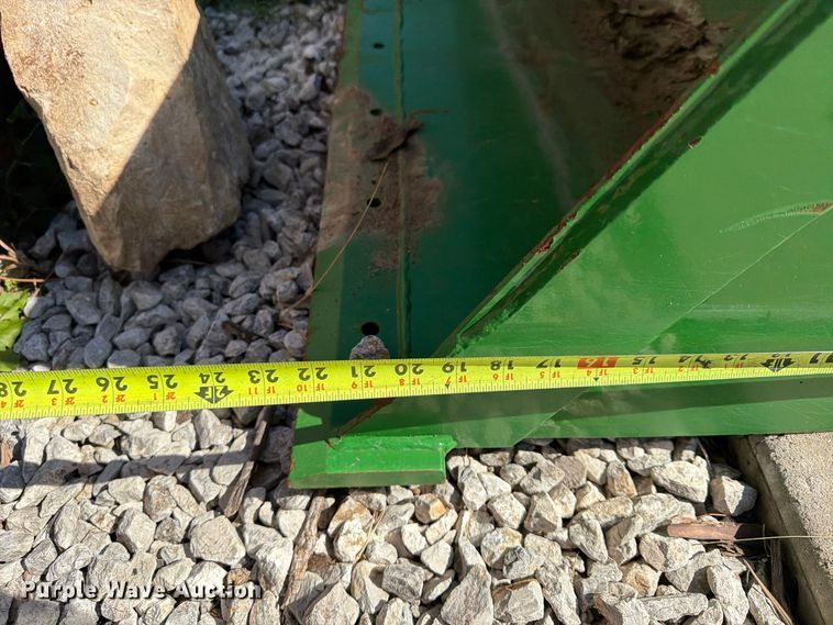 image for item FU4826 2018 John Deere 320R loader
