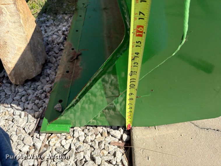 image for item FU4826 2018 John Deere 320R loader
