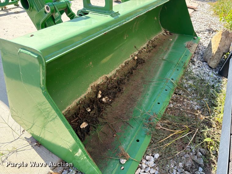 image for item FU4826 2018 John Deere 320R loader