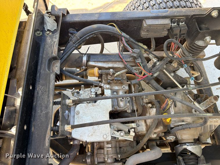 image for item FU4830 2016 John Deere Gator HPX utility vehicle