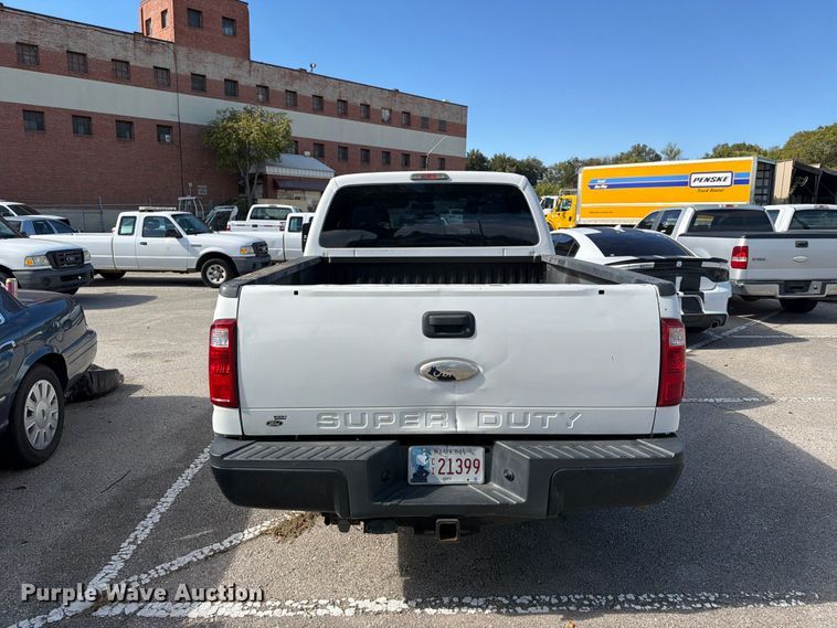 image for item FU5008 2013 Ford F250 Super Duty Crew Cab pickup truck