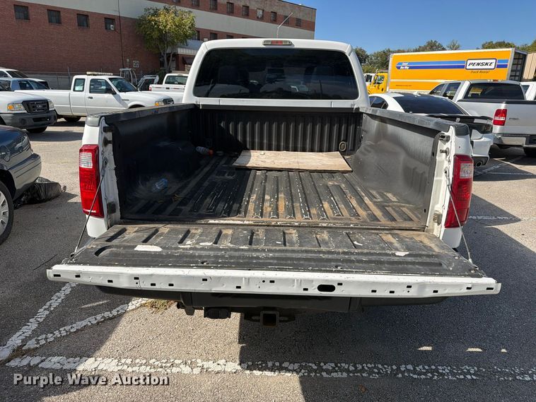 image for item FU5008 2013 Ford F250 Super Duty Crew Cab pickup truck
