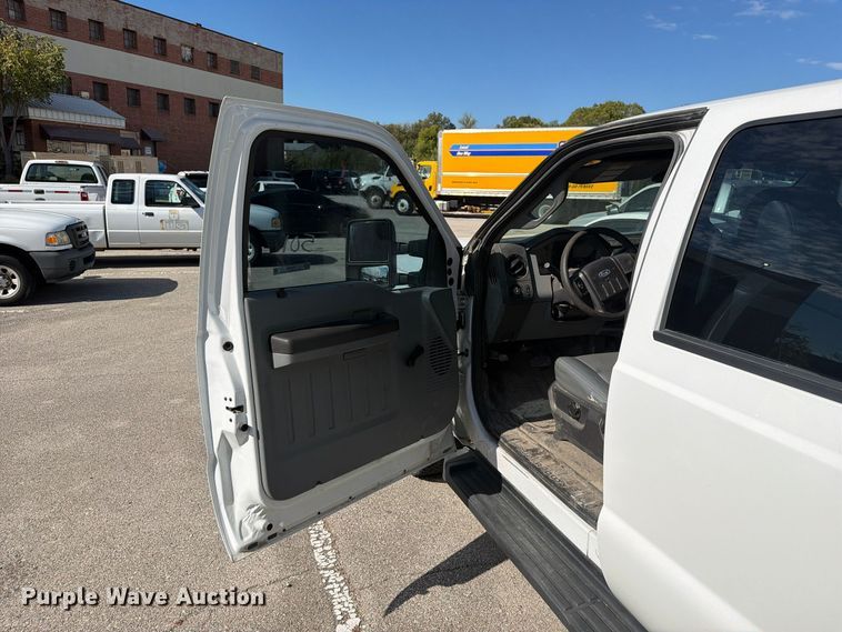 image for item FU5008 2013 Ford F250 Super Duty Crew Cab pickup truck