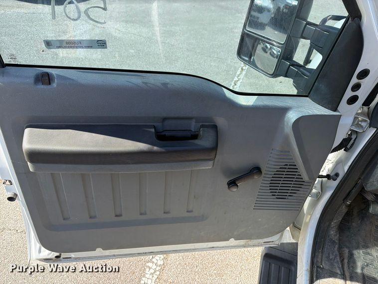 image for item FU5008 2013 Ford F250 Super Duty Crew Cab pickup truck