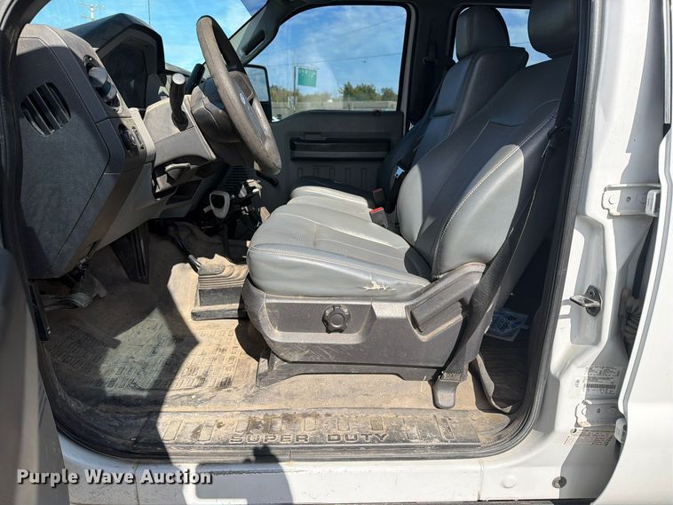 image for item FU5008 2013 Ford F250 Super Duty Crew Cab pickup truck