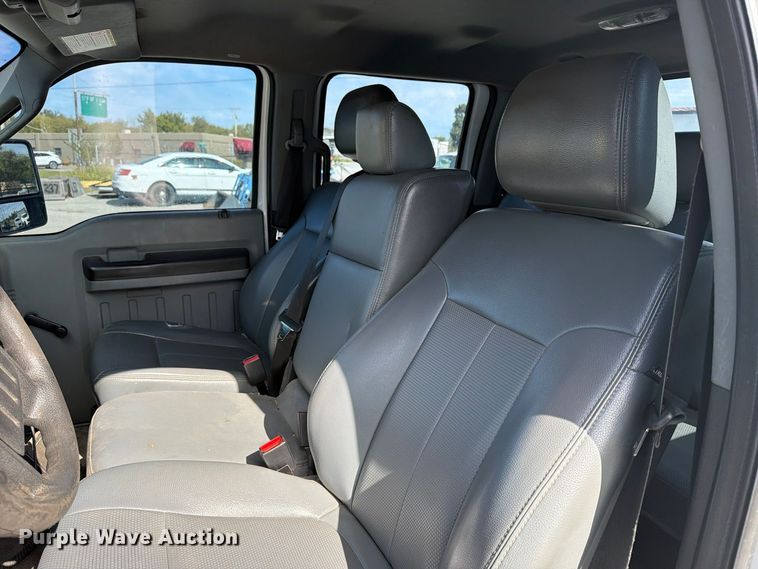 image for item FU5008 2013 Ford F250 Super Duty Crew Cab pickup truck