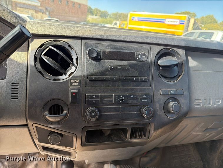 image for item FU5008 2013 Ford F250 Super Duty Crew Cab pickup truck