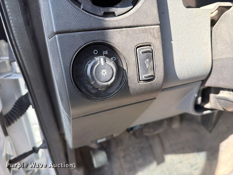 image for item FU5008 2013 Ford F250 Super Duty Crew Cab pickup truck