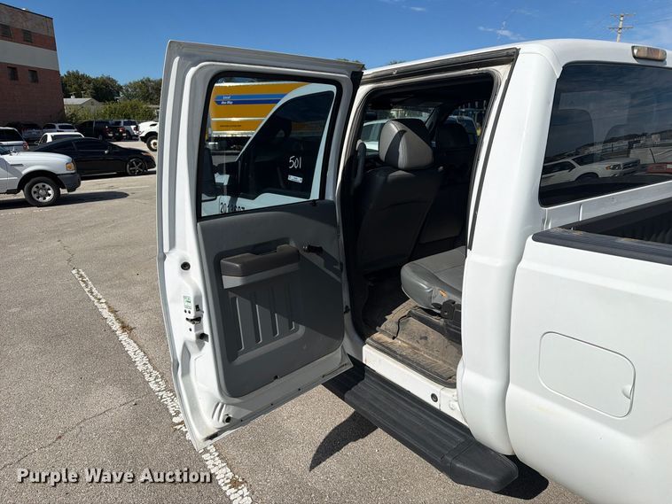 image for item FU5008 2013 Ford F250 Super Duty Crew Cab pickup truck