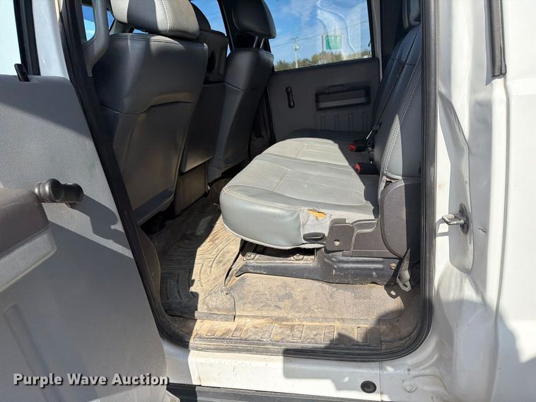 image for item FU5008 2013 Ford F250 Super Duty Crew Cab pickup truck