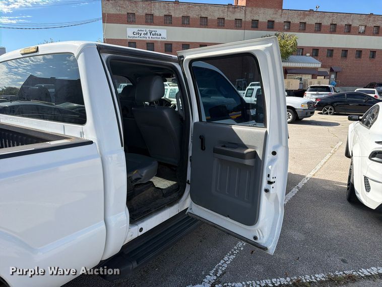 image for item FU5008 2013 Ford F250 Super Duty Crew Cab pickup truck