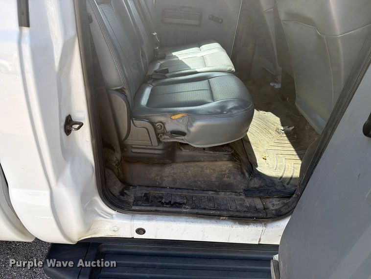 image for item FU5008 2013 Ford F250 Super Duty Crew Cab pickup truck