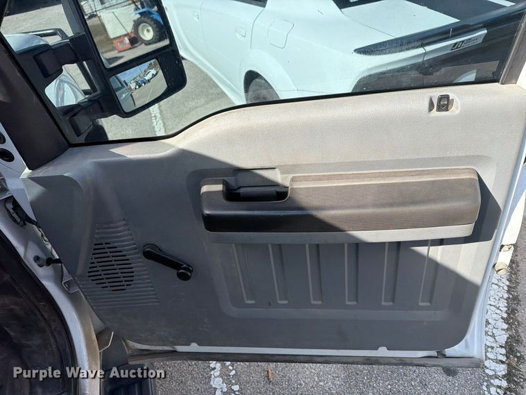 image for item FU5008 2013 Ford F250 Super Duty Crew Cab pickup truck