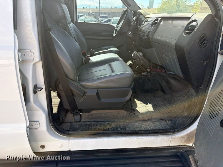 image for item FU5008 2013 Ford F250 Super Duty Crew Cab pickup truck
