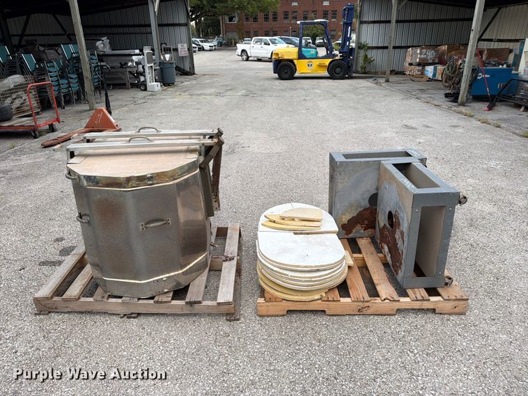 image for item FU5009 Paragon Oval 10 pottery kiln