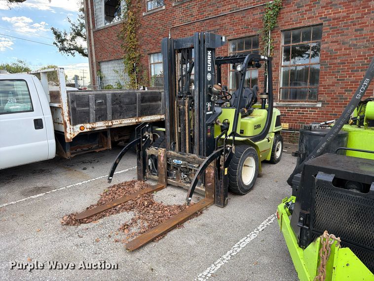 image for item FU5010 2010 Clark 8K forklift