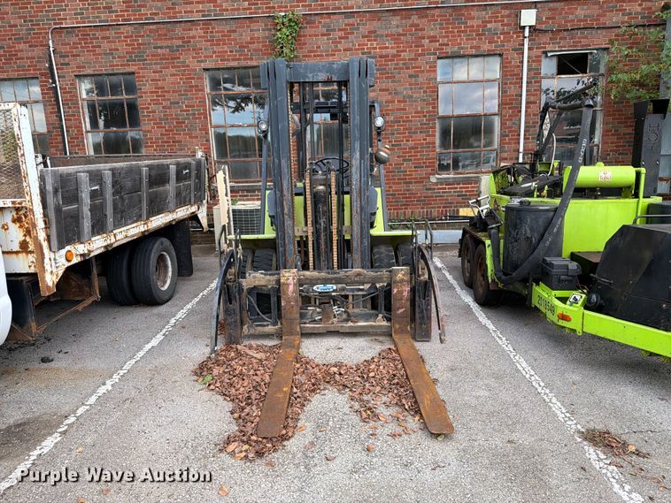 image for item FU5010 2010 Clark 8K forklift