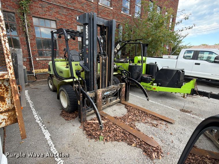 image for item FU5010 2010 Clark 8K forklift