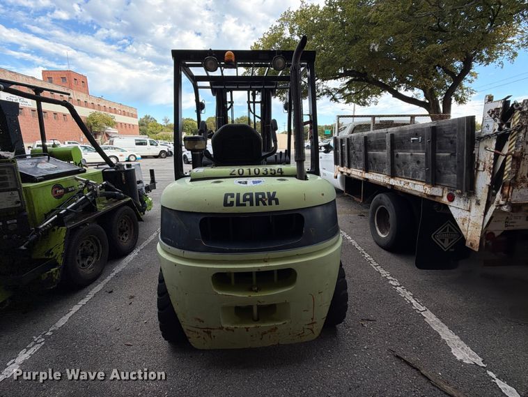 image for item FU5010 2010 Clark 8K forklift