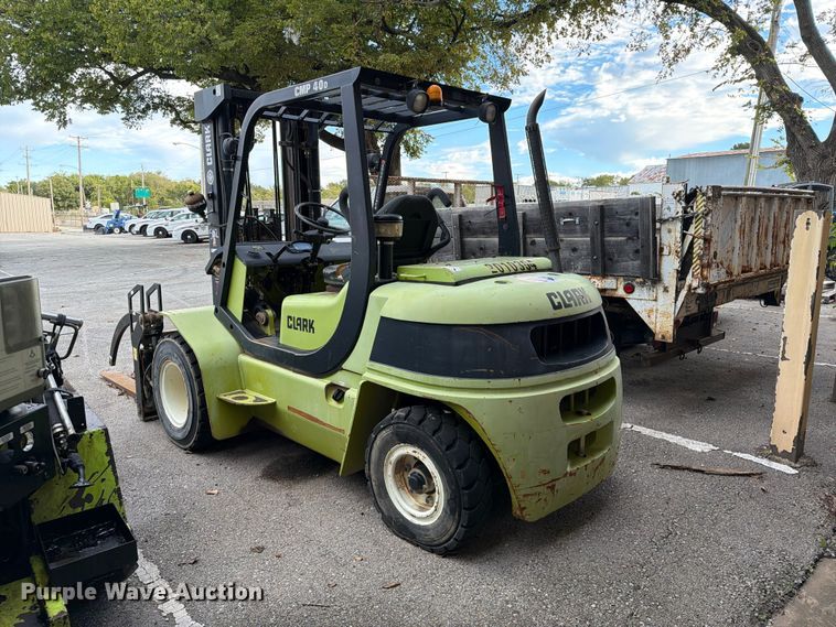 image for item FU5010 2010 Clark 8K forklift