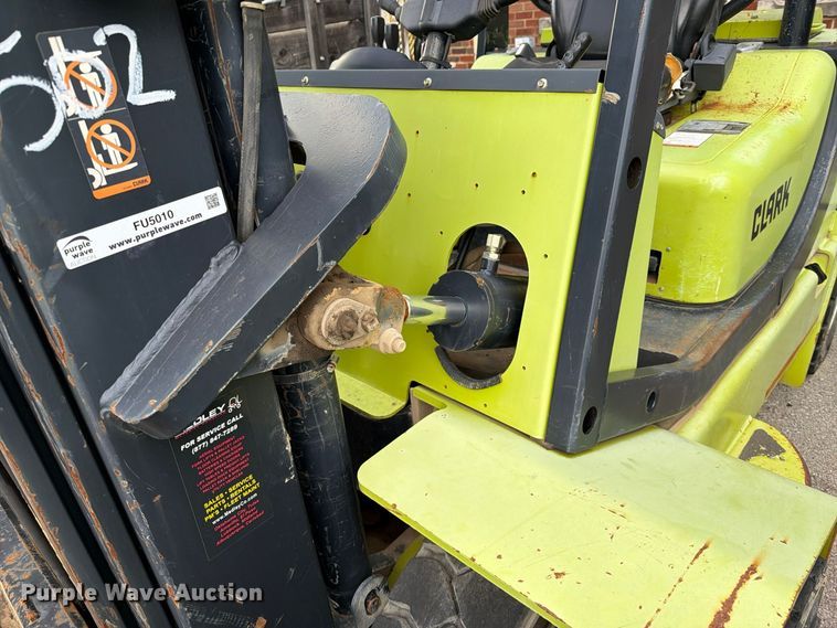 image for item FU5010 2010 Clark 8K forklift