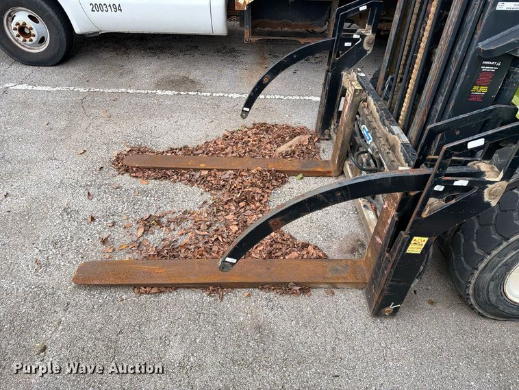 image for item FU5010 2010 Clark 8K forklift