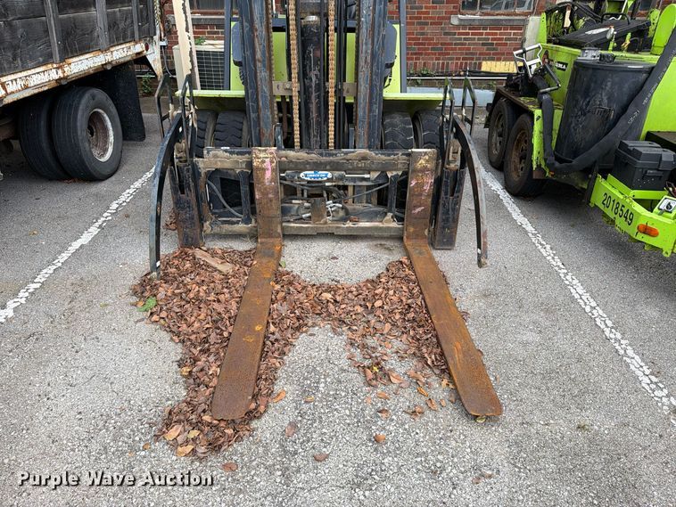 image for item FU5010 2010 Clark 8K forklift