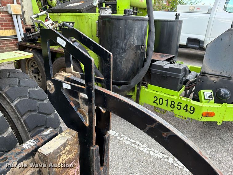 image for item FU5010 2010 Clark 8K forklift