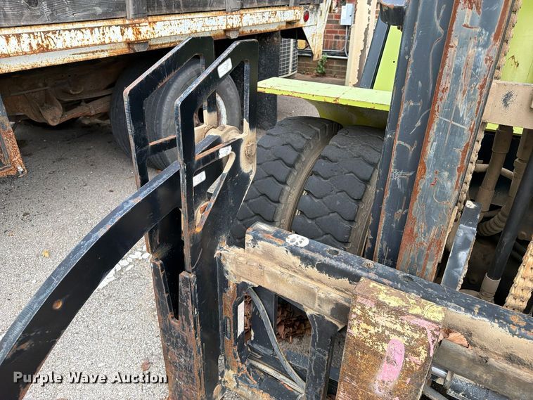 image for item FU5010 2010 Clark 8K forklift