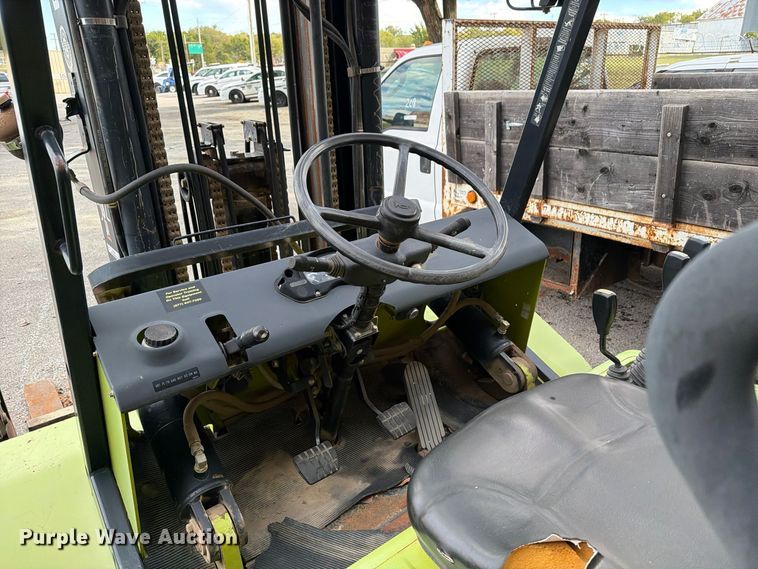 image for item FU5010 2010 Clark 8K forklift