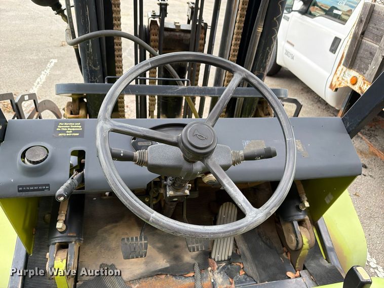 image for item FU5010 2010 Clark 8K forklift
