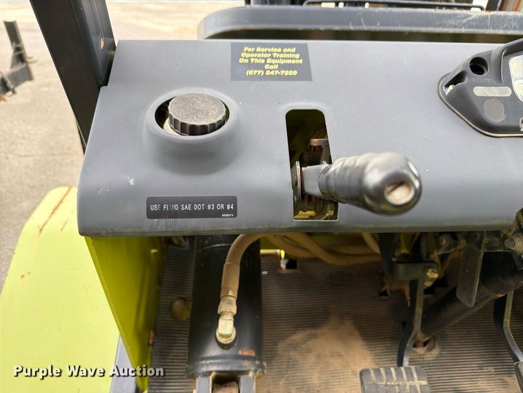 image for item FU5010 2010 Clark 8K forklift