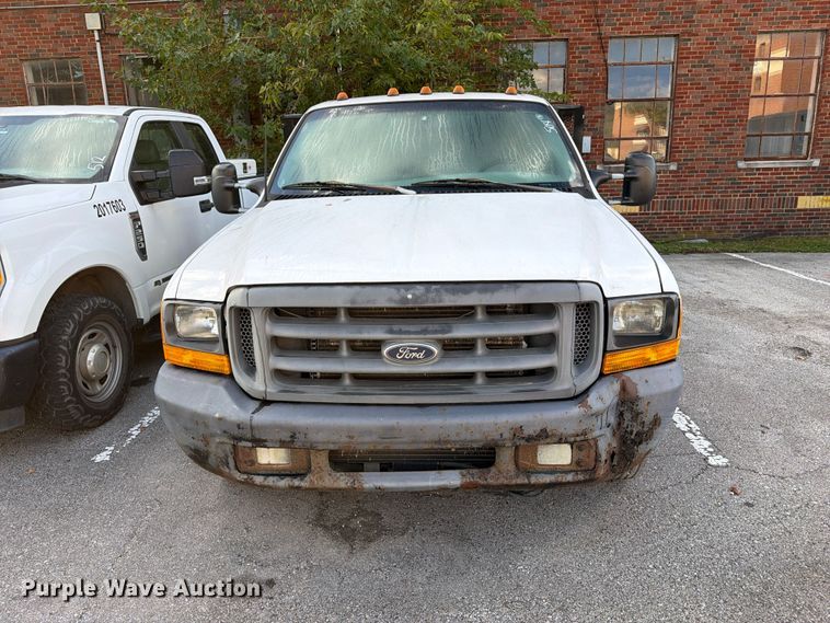 image for item FU5012 1999 Ford F350 Super Duty flatbed pickup truck