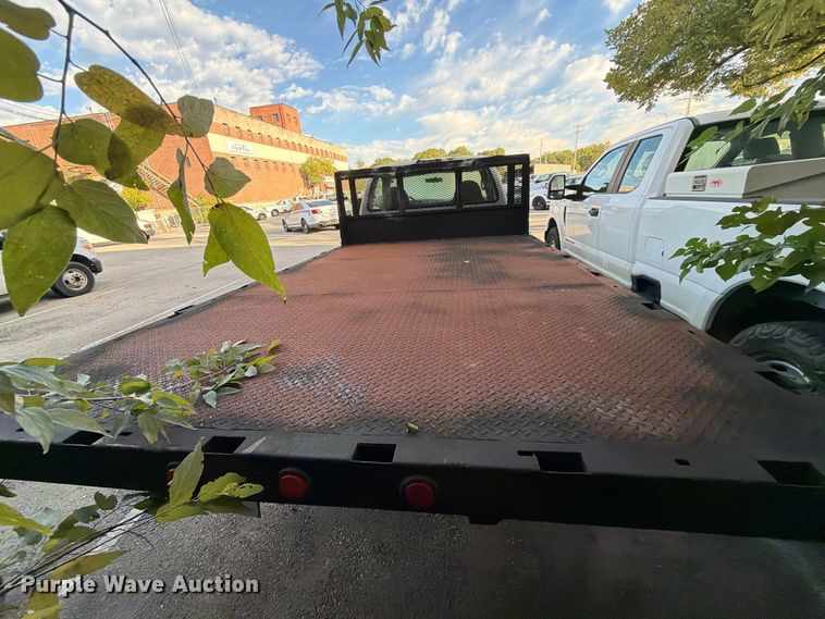image for item FU5012 1999 Ford F350 Super Duty flatbed pickup truck