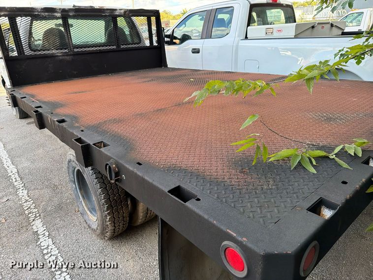 image for item FU5012 1999 Ford F350 Super Duty flatbed pickup truck