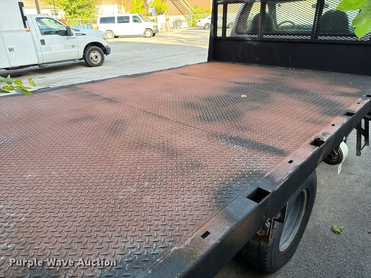 image for item FU5012 1999 Ford F350 Super Duty flatbed pickup truck