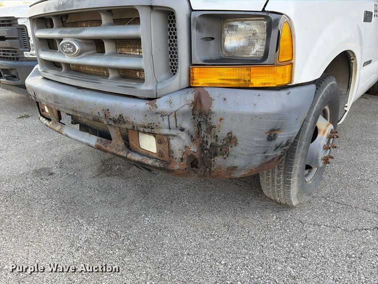 image for item FU5012 1999 Ford F350 Super Duty flatbed pickup truck