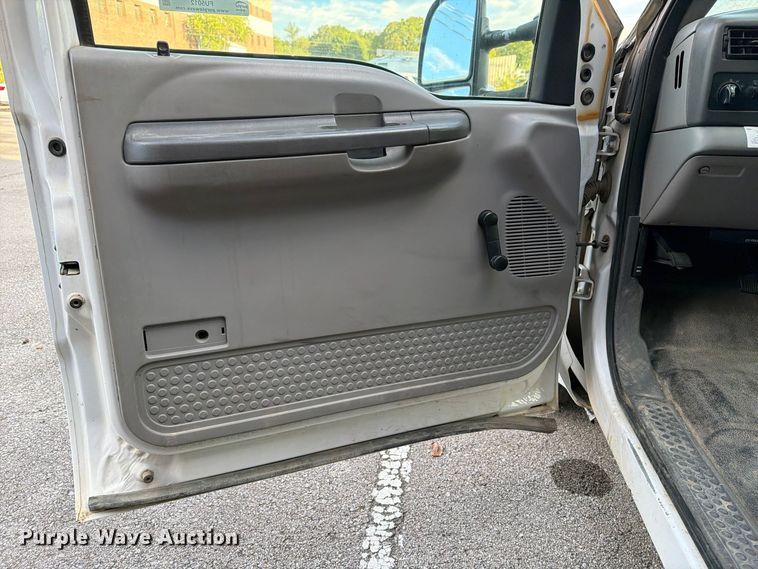 image for item FU5012 1999 Ford F350 Super Duty flatbed pickup truck