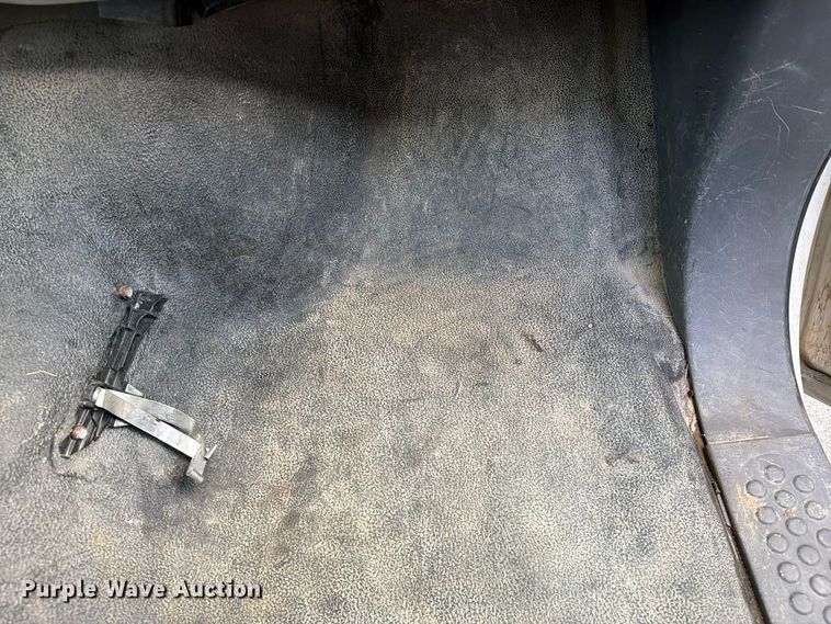 image for item FU5012 1999 Ford F350 Super Duty flatbed pickup truck