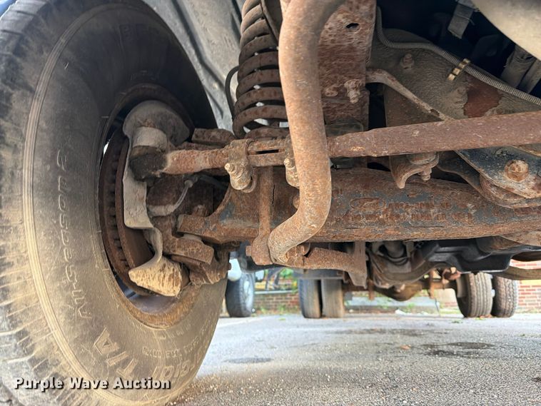 image for item FU5012 1999 Ford F350 Super Duty flatbed pickup truck