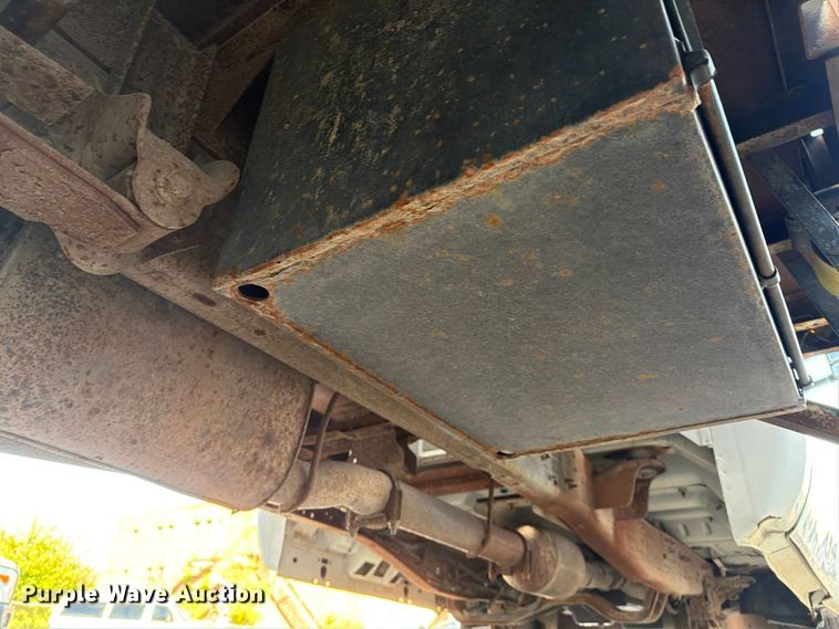 image for item FU5012 1999 Ford F350 Super Duty flatbed pickup truck